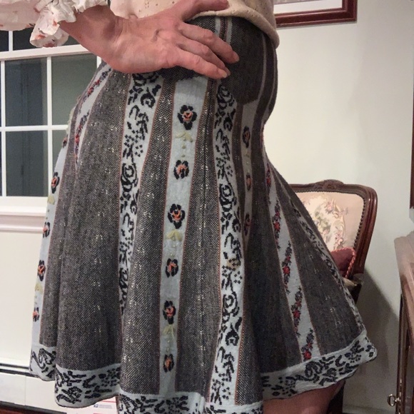 Anthropologie ‘s Moth Wool Skirt Beautiful Pattern Anthropology - Picture 3 of 3